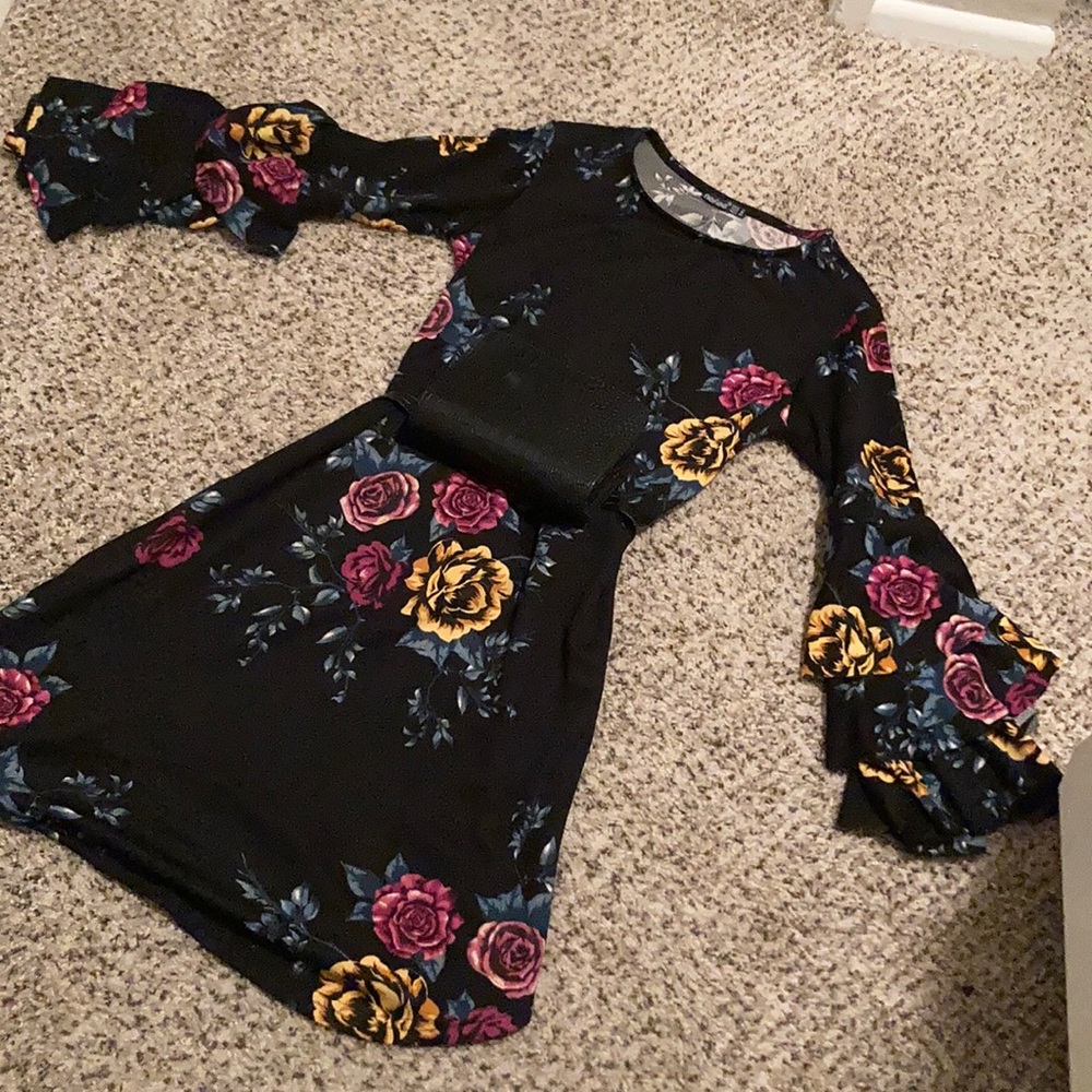 Long sleeve ruffle MIDI dress